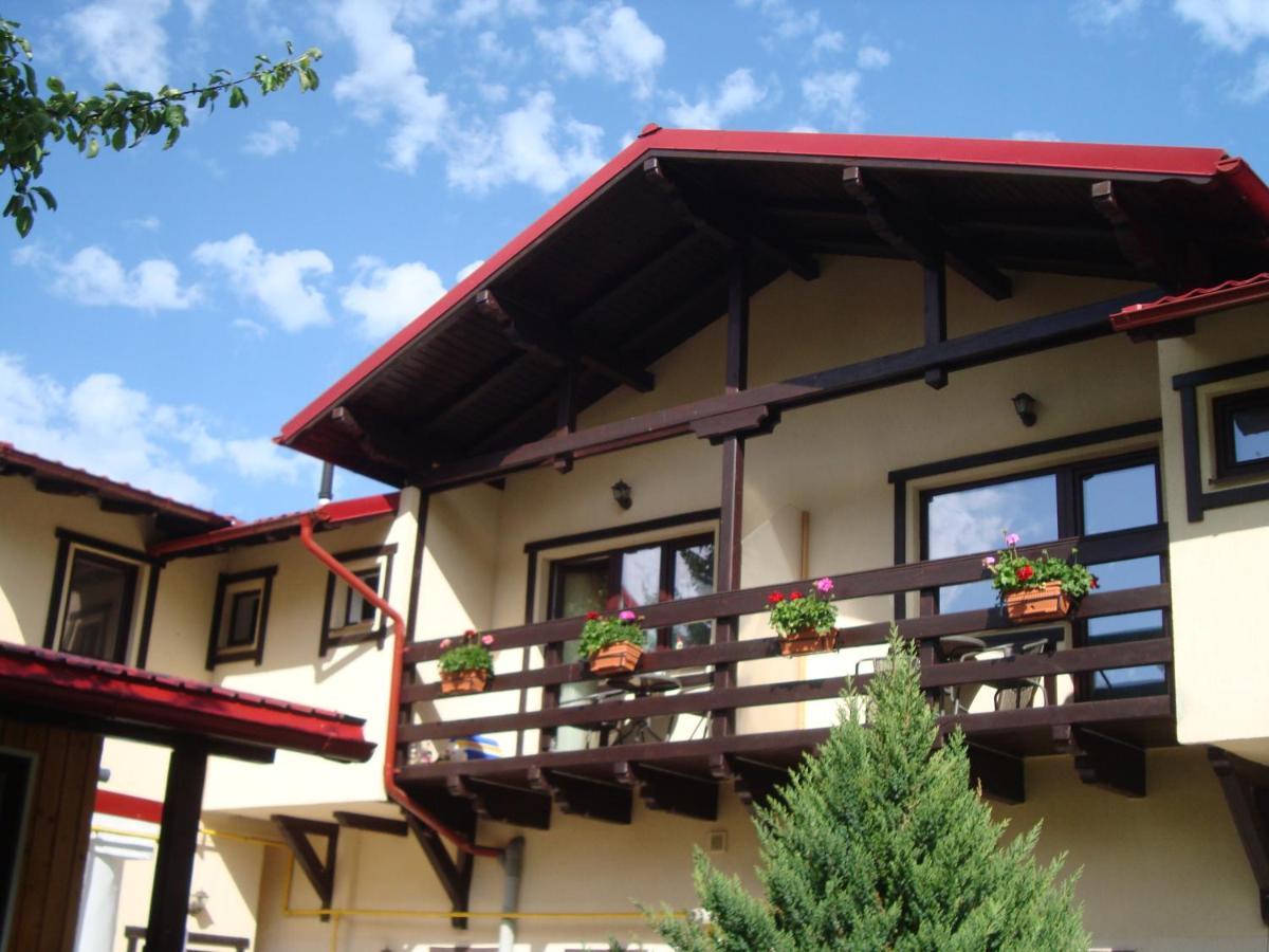 Casa Cu Flori Hotel Busteni Exterior photo